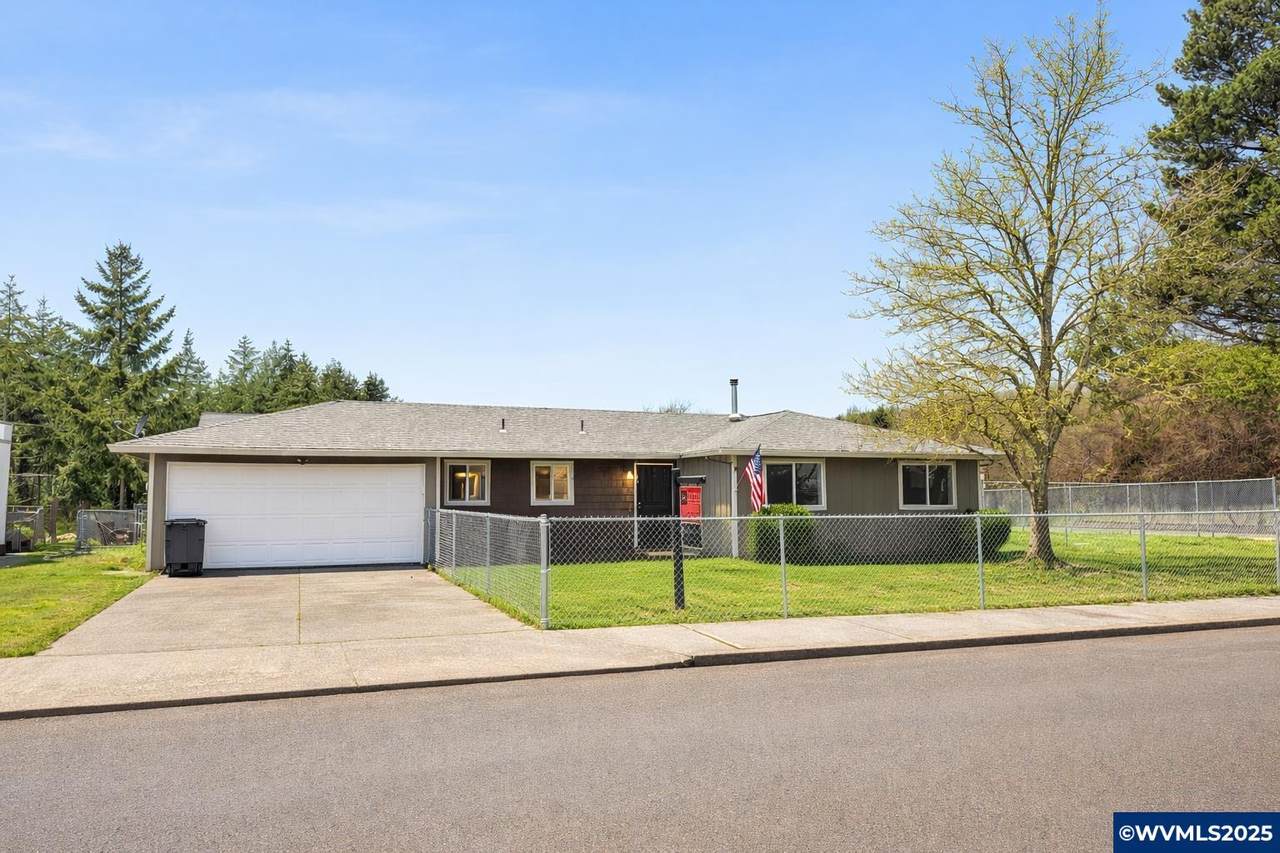 454 Elm St - Photo 1