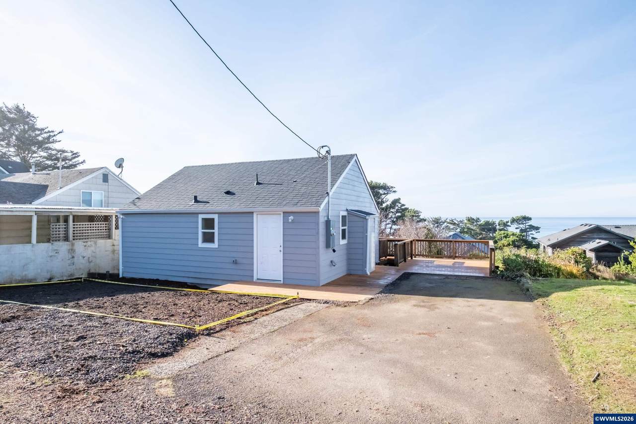 4641 Sw Coast Av - Photo 1