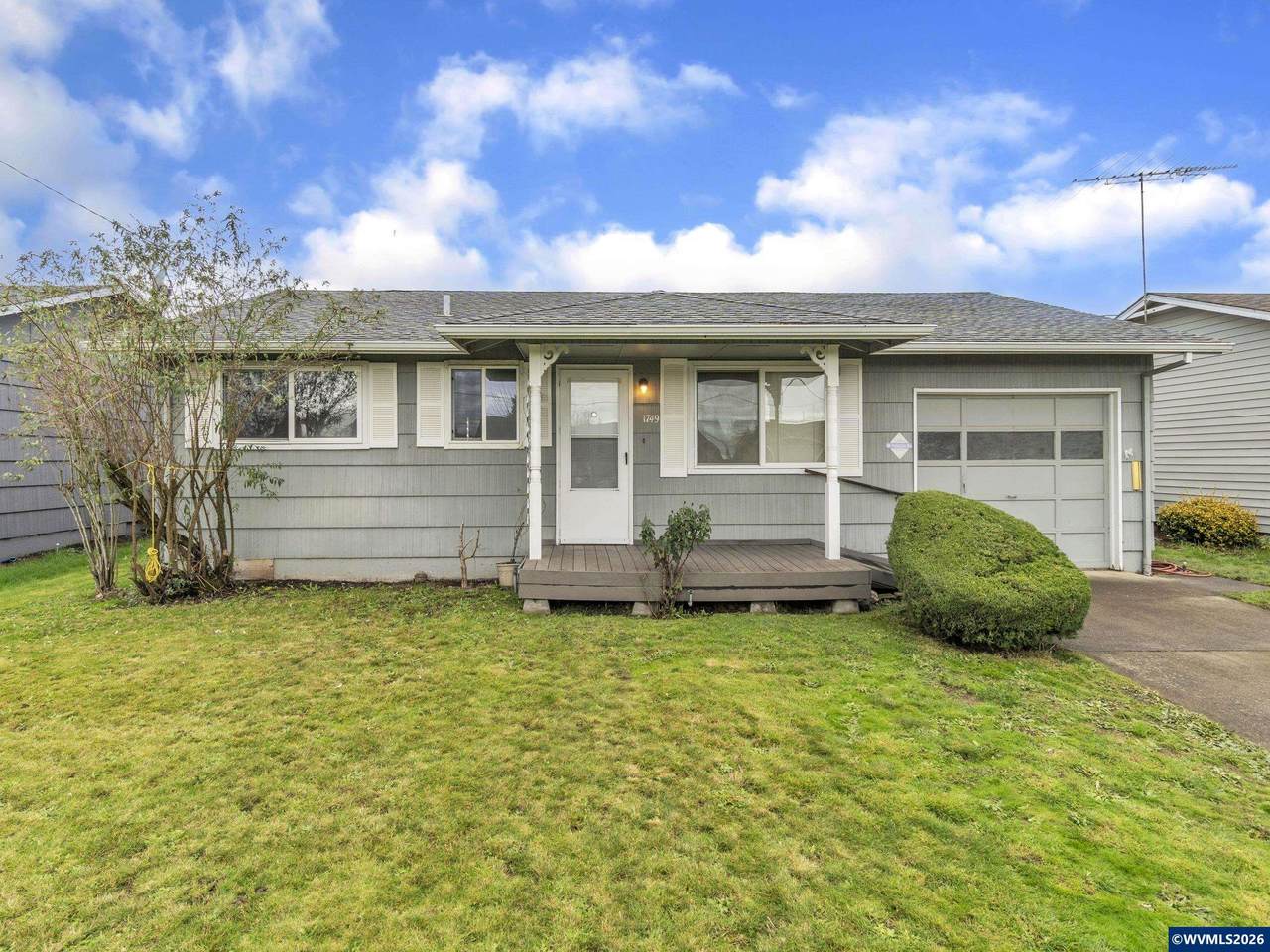 1749 Thompson Rd - Photo 1