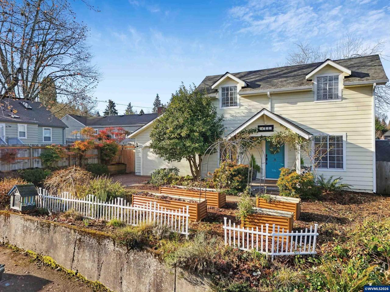 2055 Summer St - Photo 1