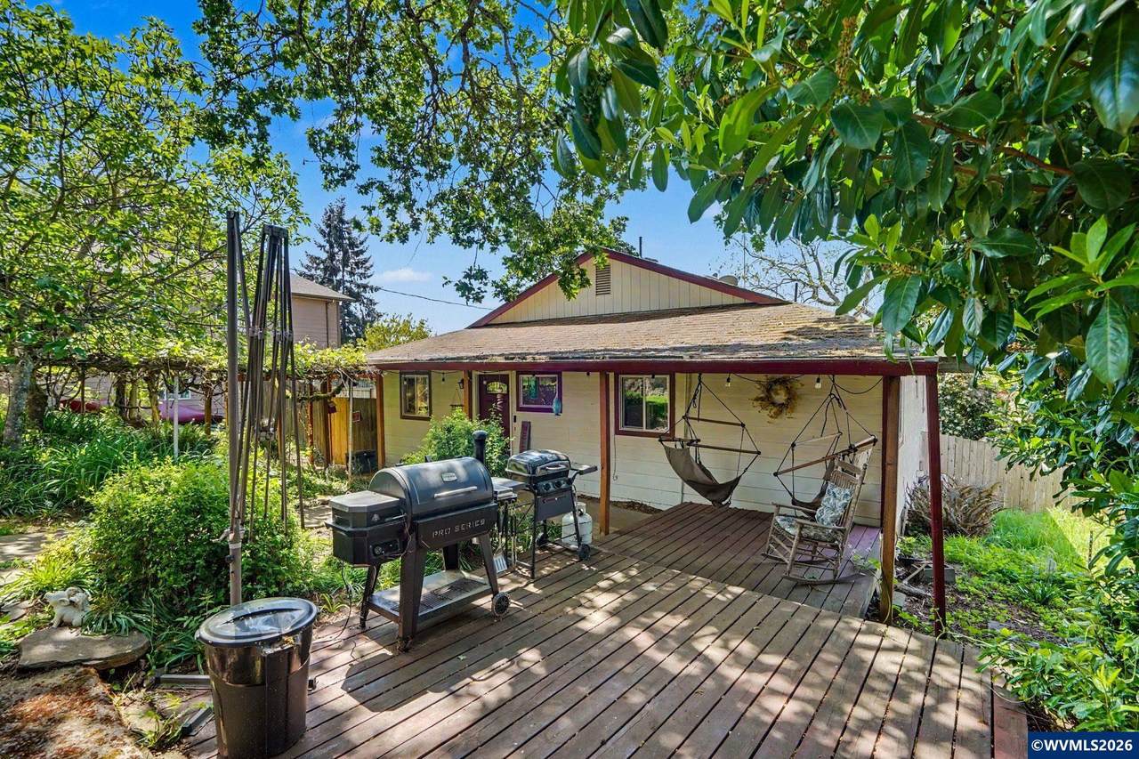 318 Westfield St - Photo 1