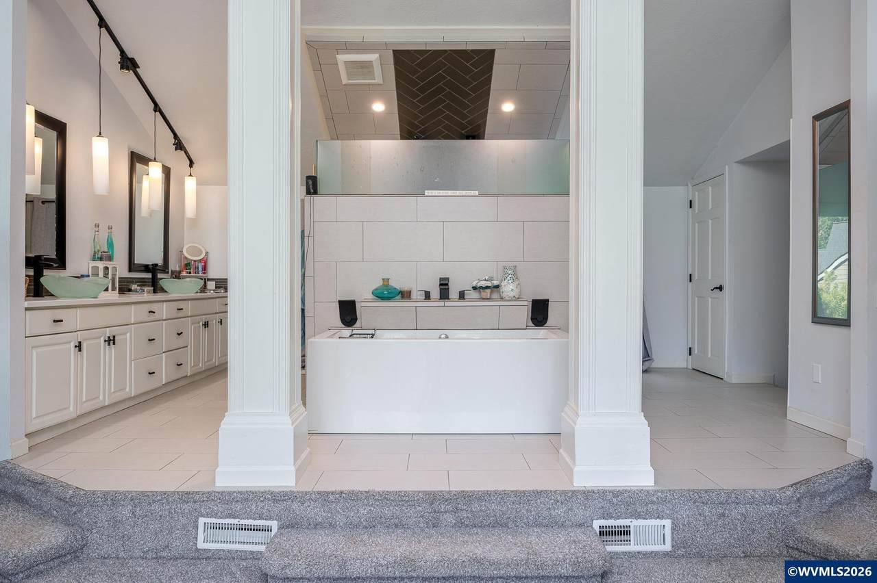 6031 Aldercrest Rd - Photo 1