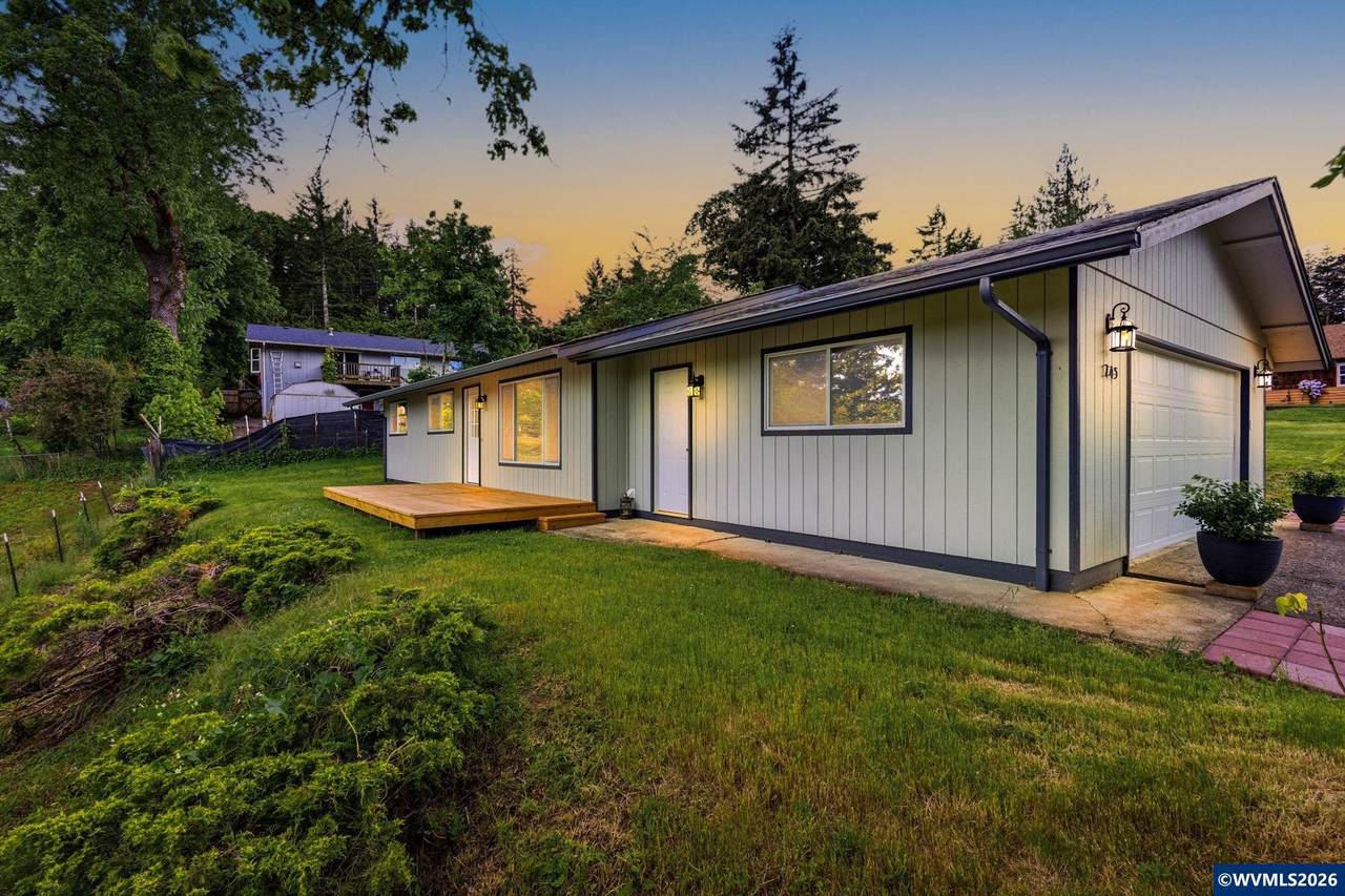 745 Barber Av - Photo 1