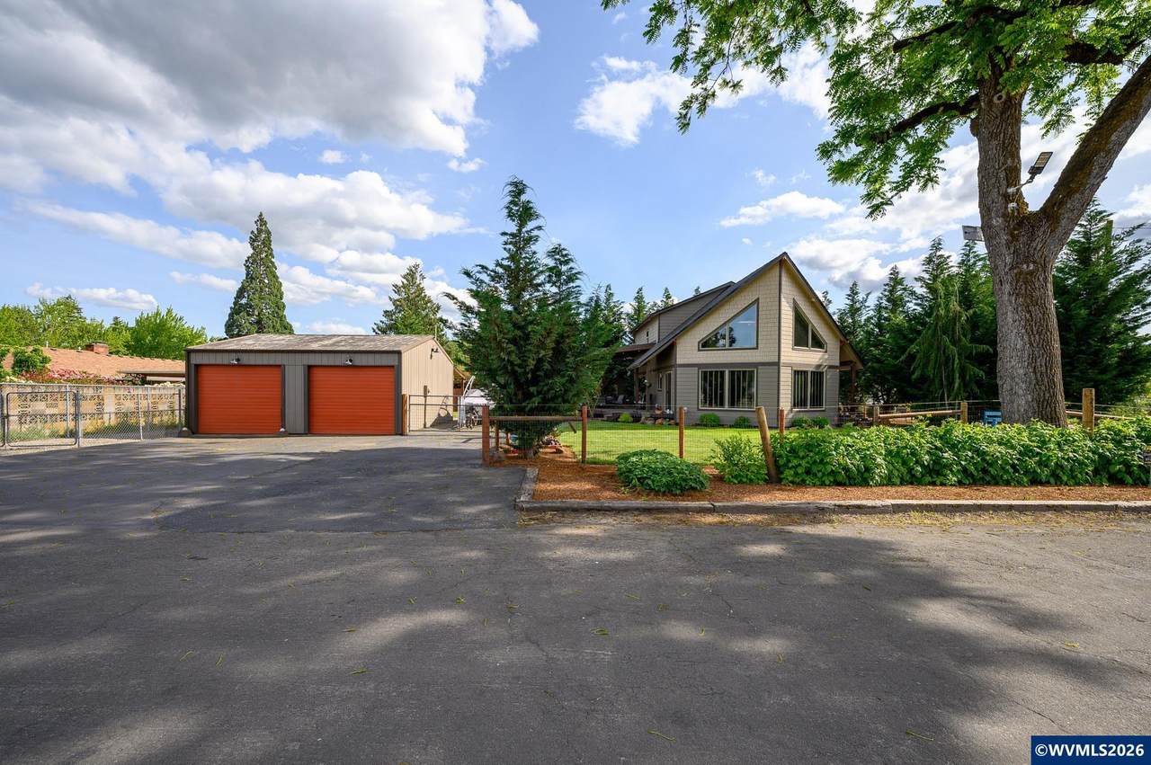 2576 Laurel Av - Photo 1