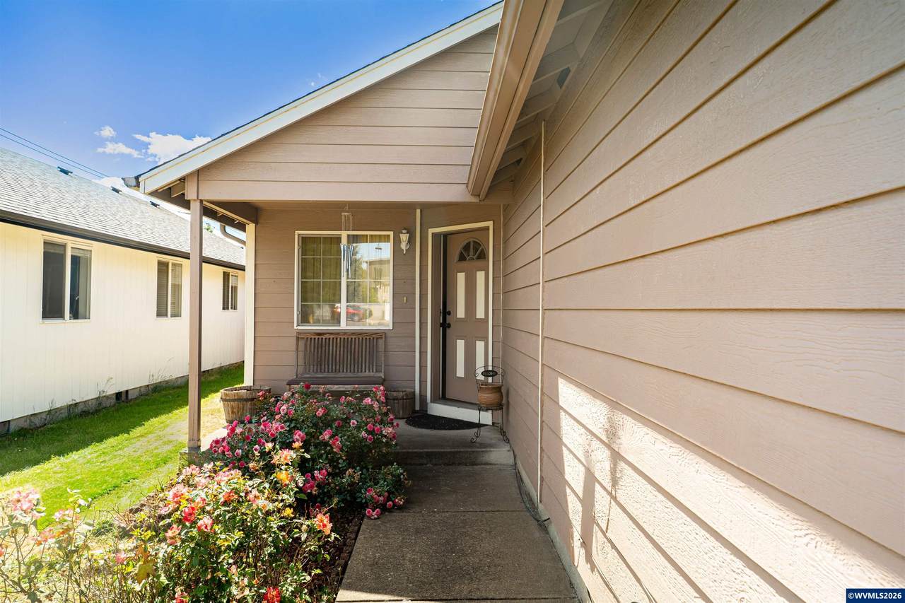 3370 Marion St - Photo 1
