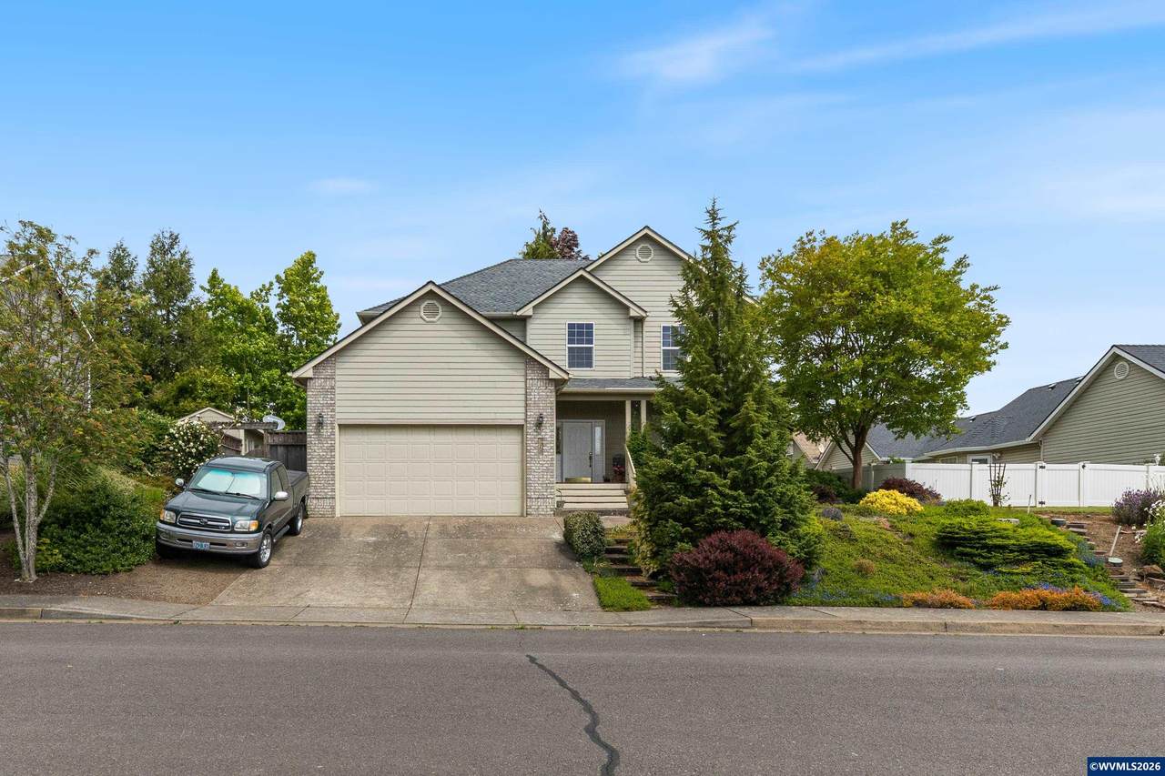 310 Foxglove St - Photo 1