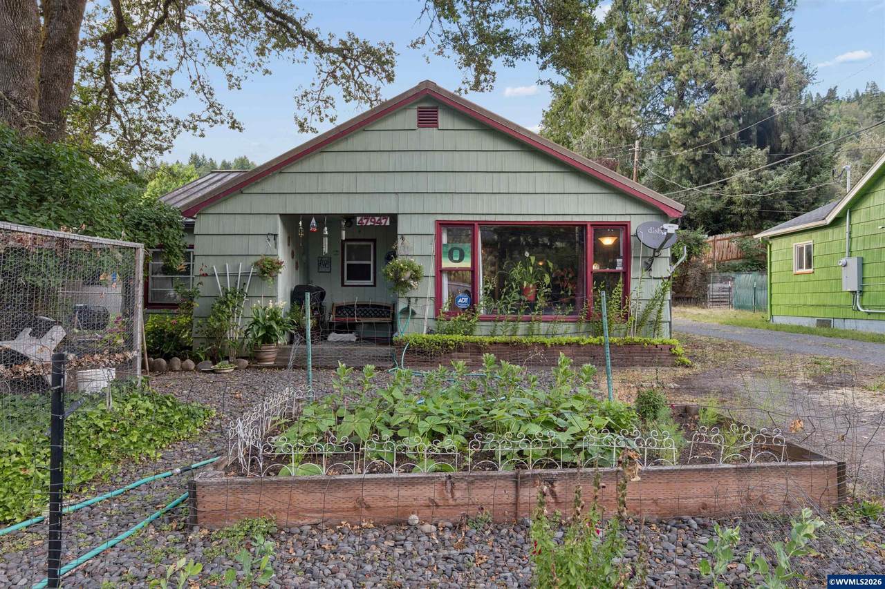 47947 Commercial St - Photo 1