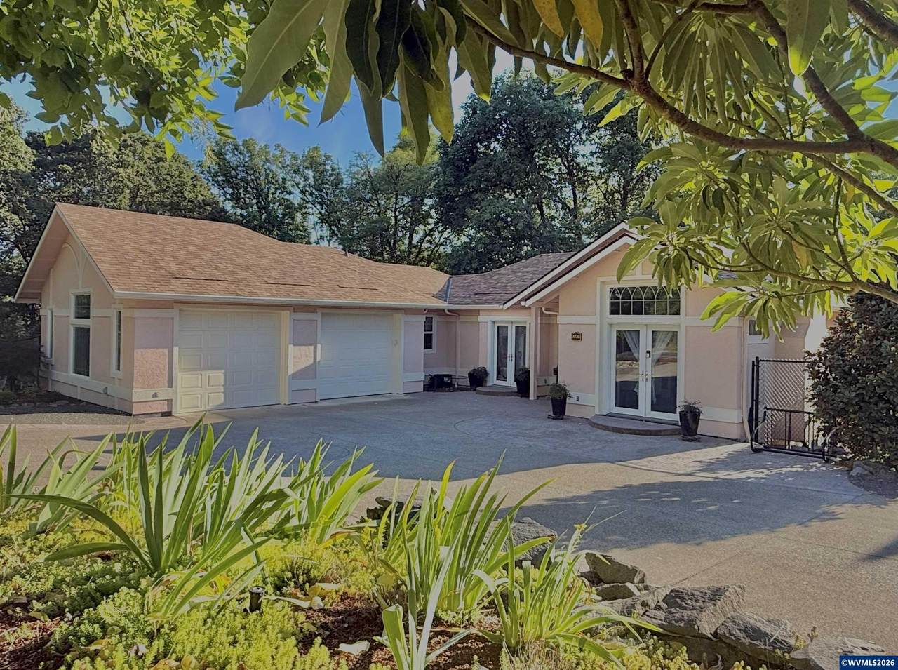 3026 Glenridge Dr - Photo 1