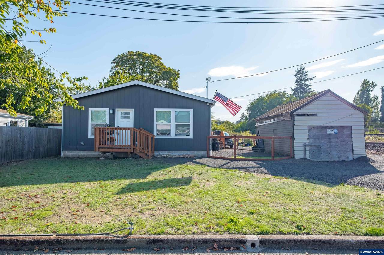 105 Columbus St - Photo 1