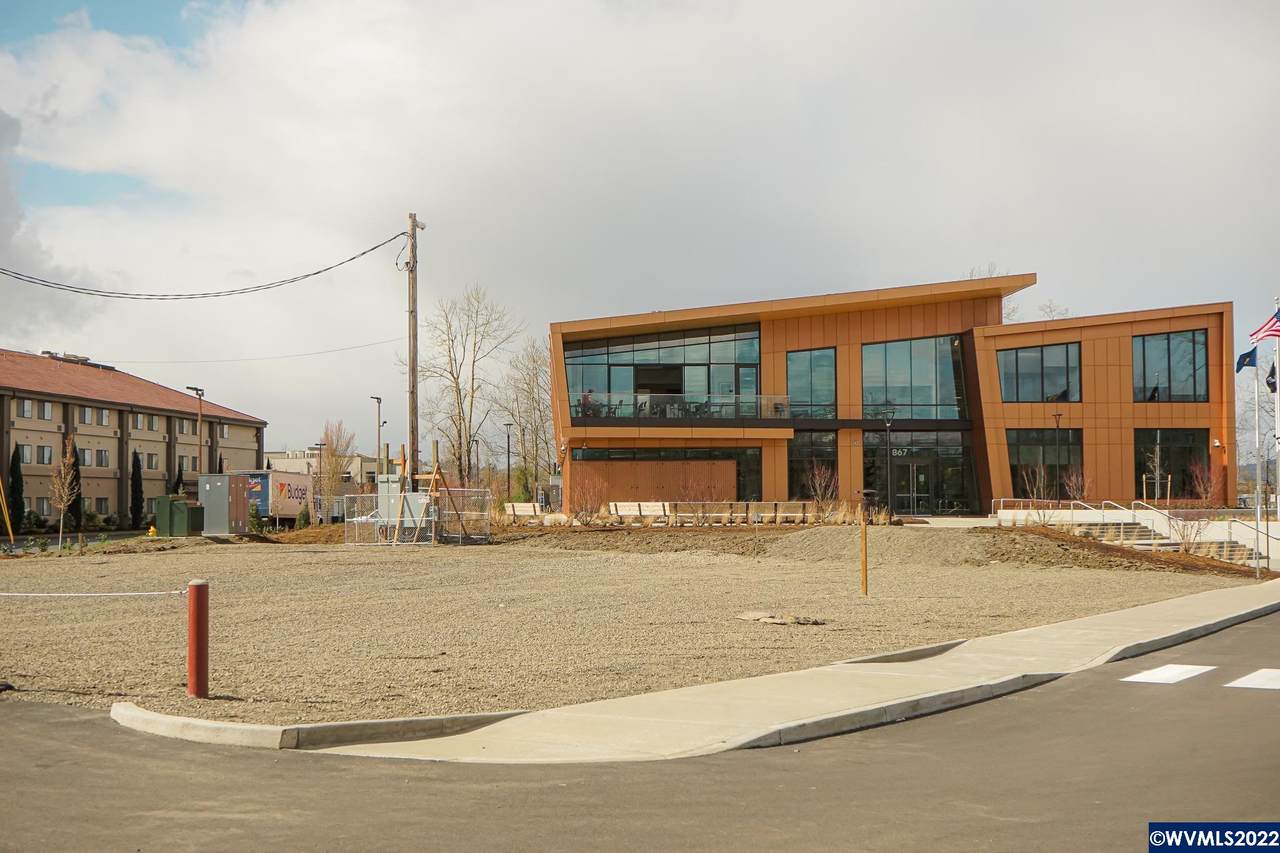 865 Hawthorne - Photo 1