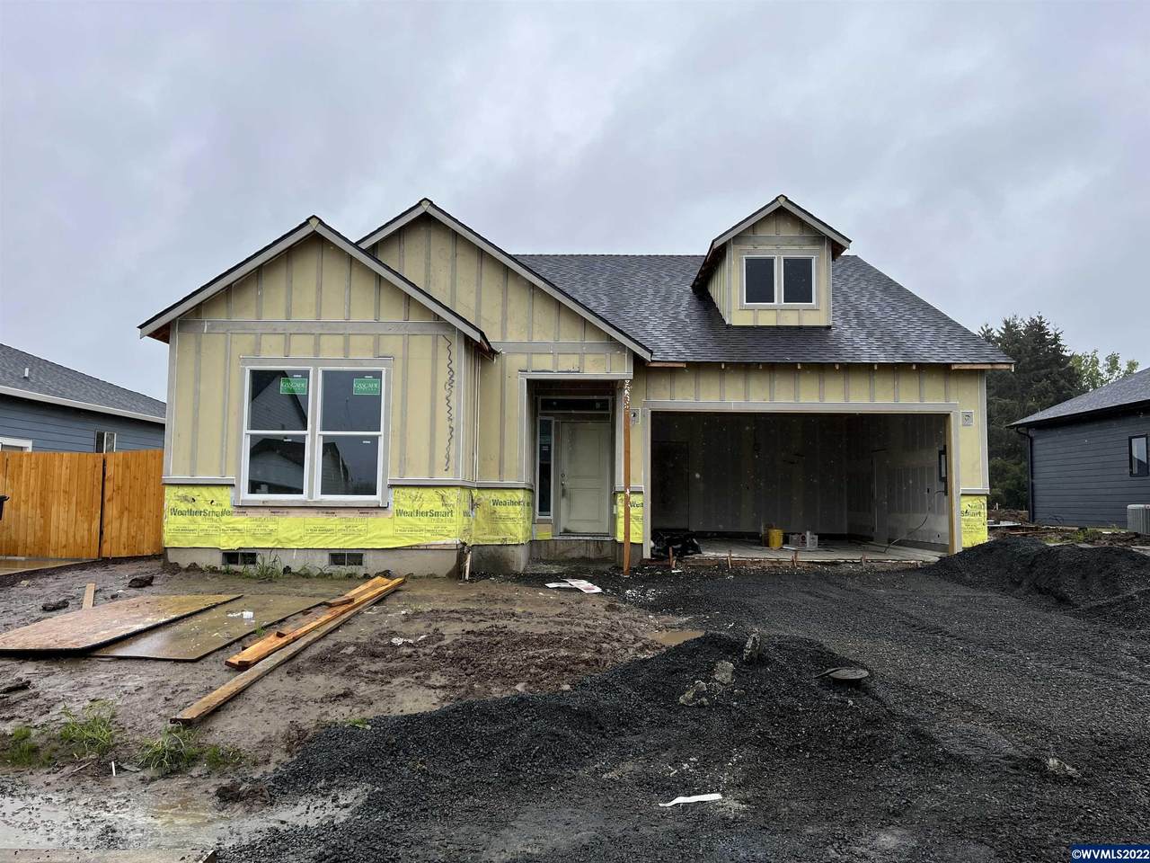 1460 Broadway Av - Photo 1