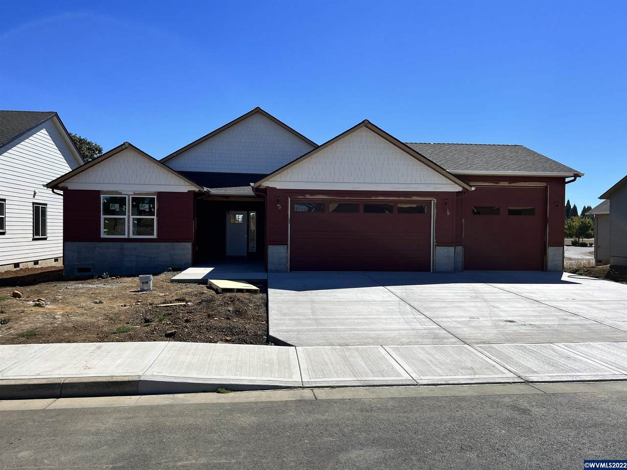589 Evergreen Av - Photo 1