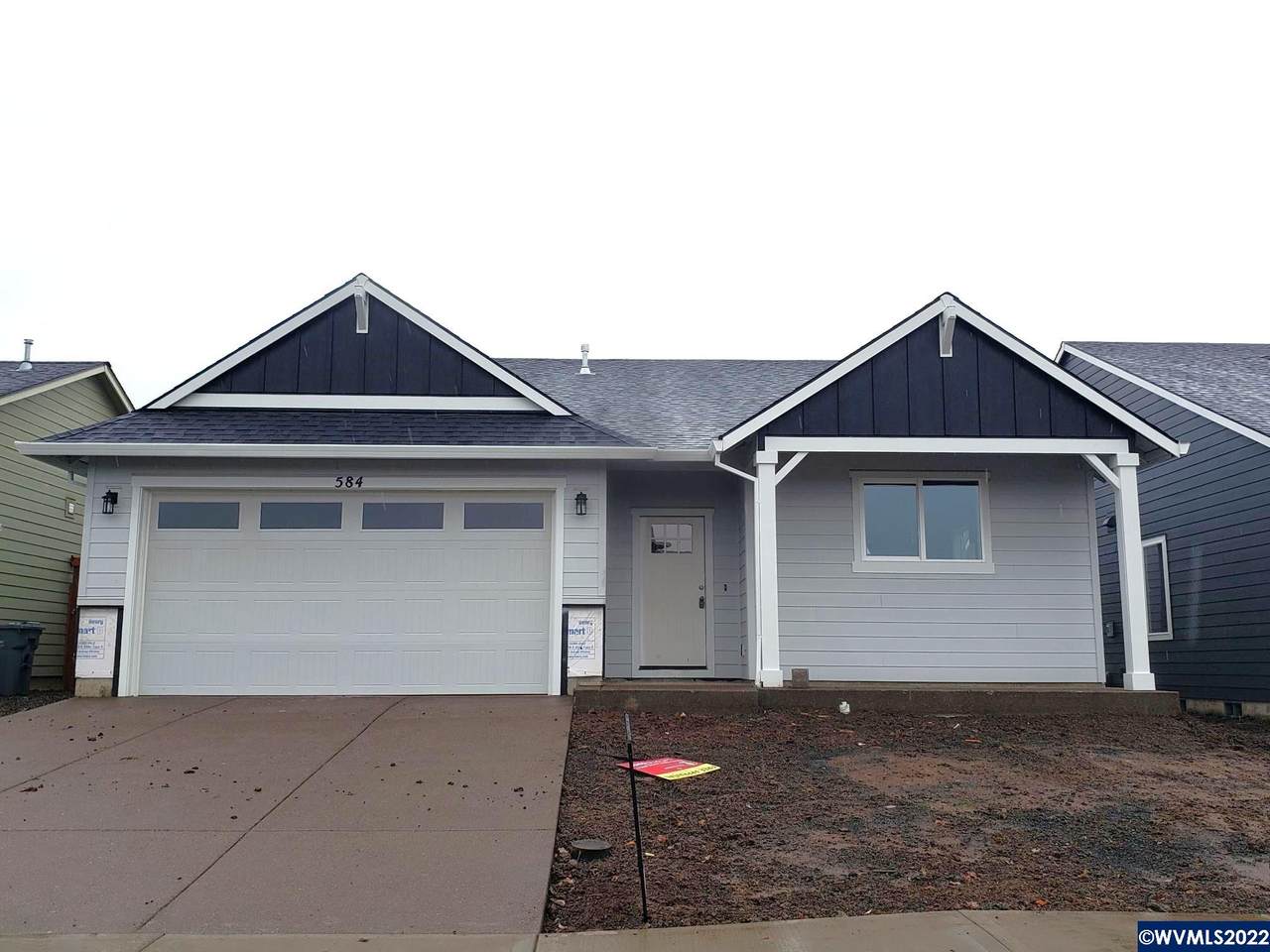 584 Evergreen Av - Photo 1