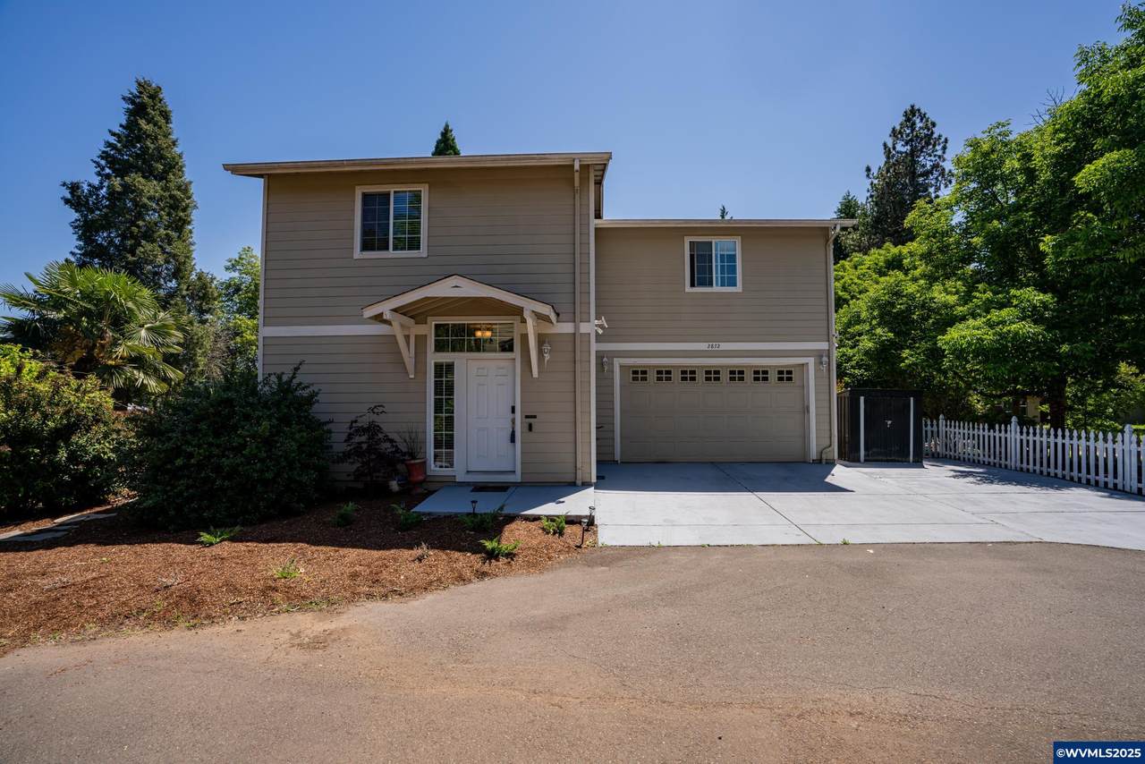 2872 Bluff Av - Photo 1