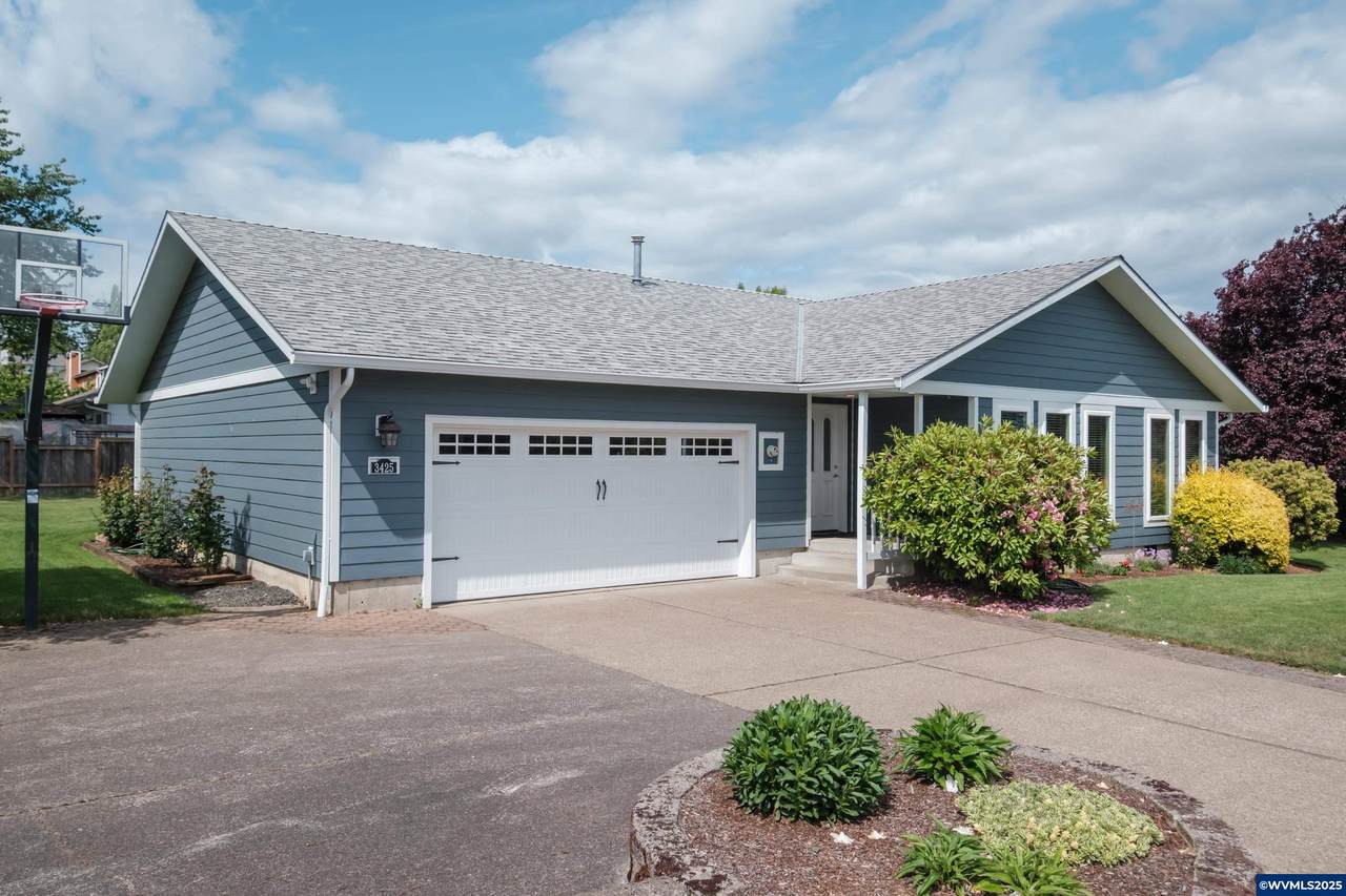 3425 Southwood Dr - Photo 1