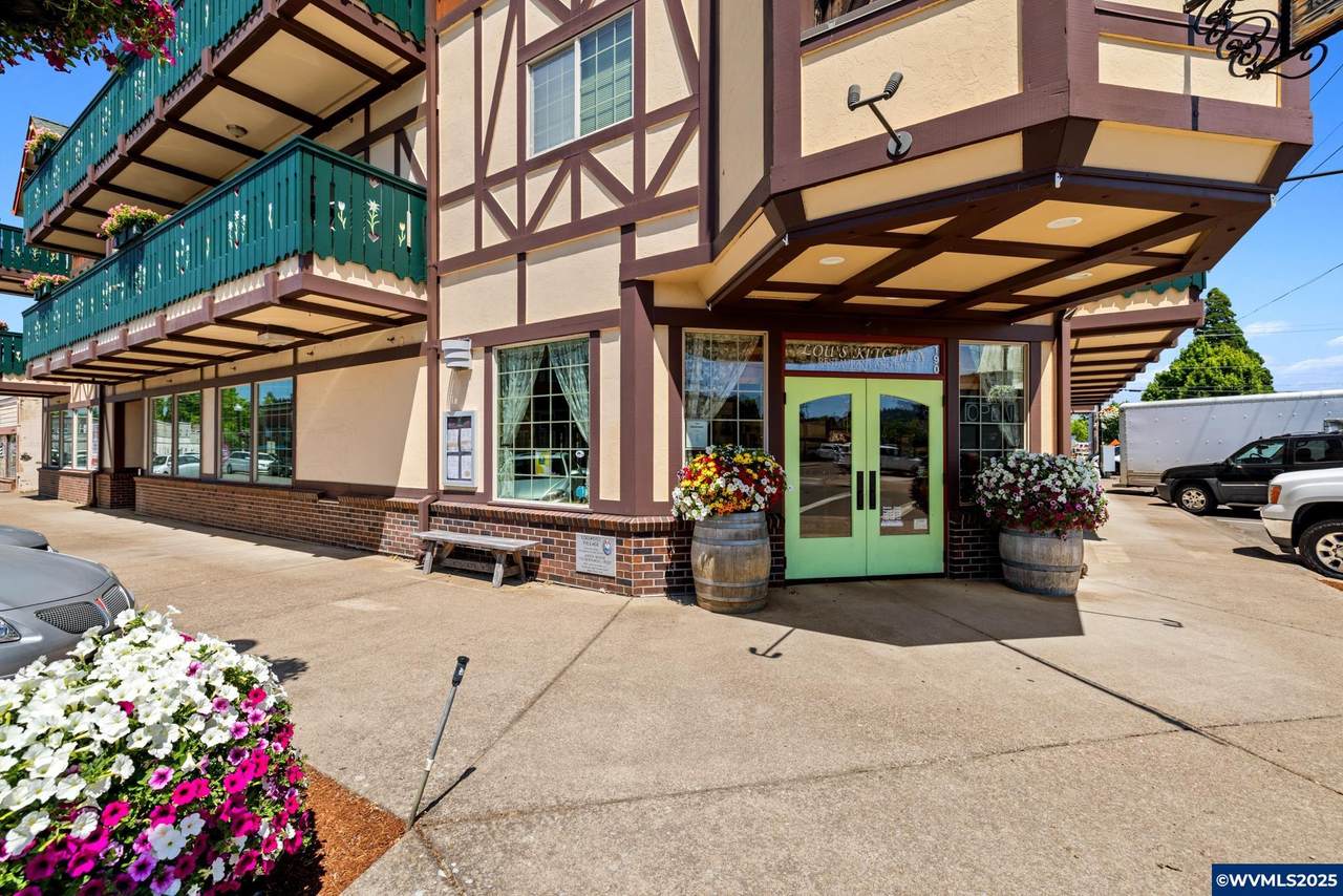 190 Charles - Photo 1