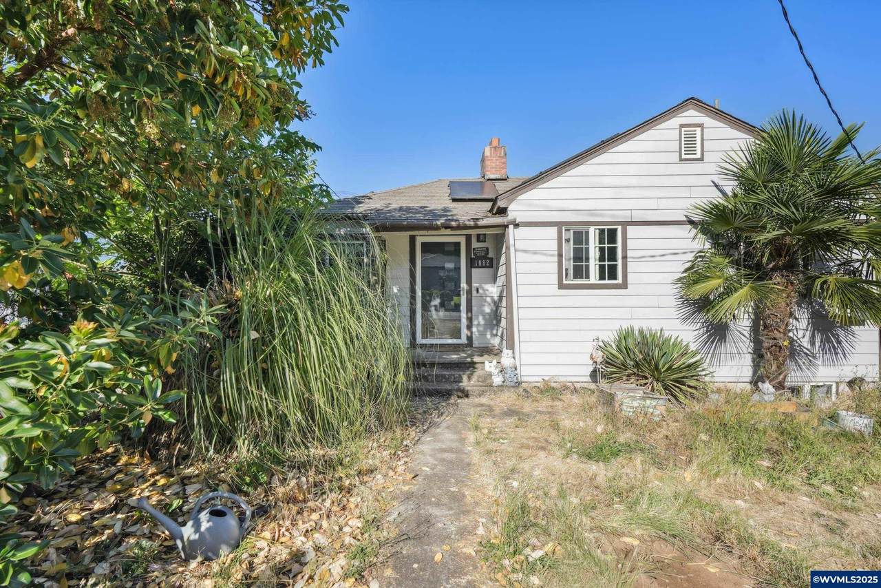 1082 Cascade Dr - Photo 1