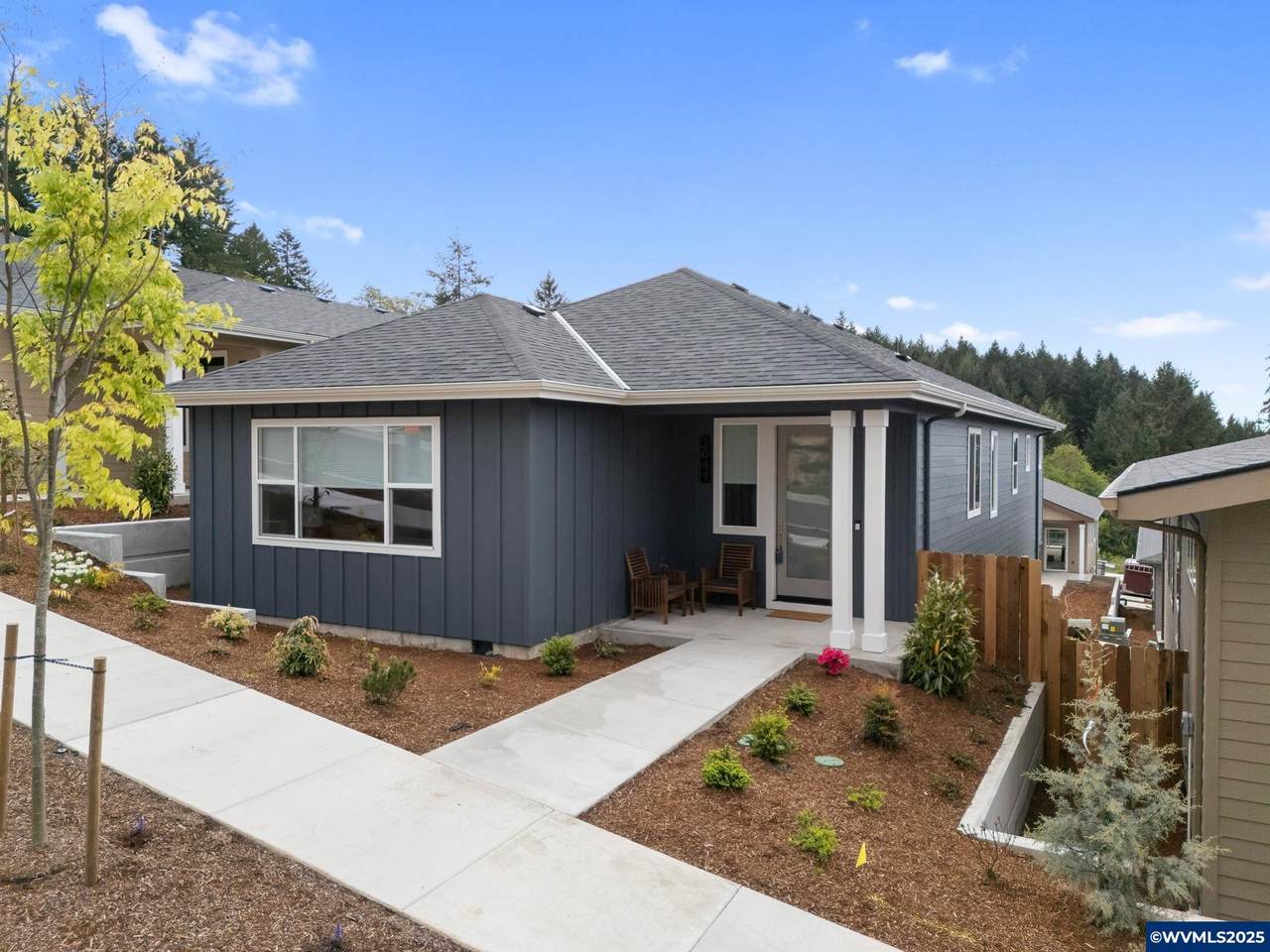 2044 Victory Av - Photo 1