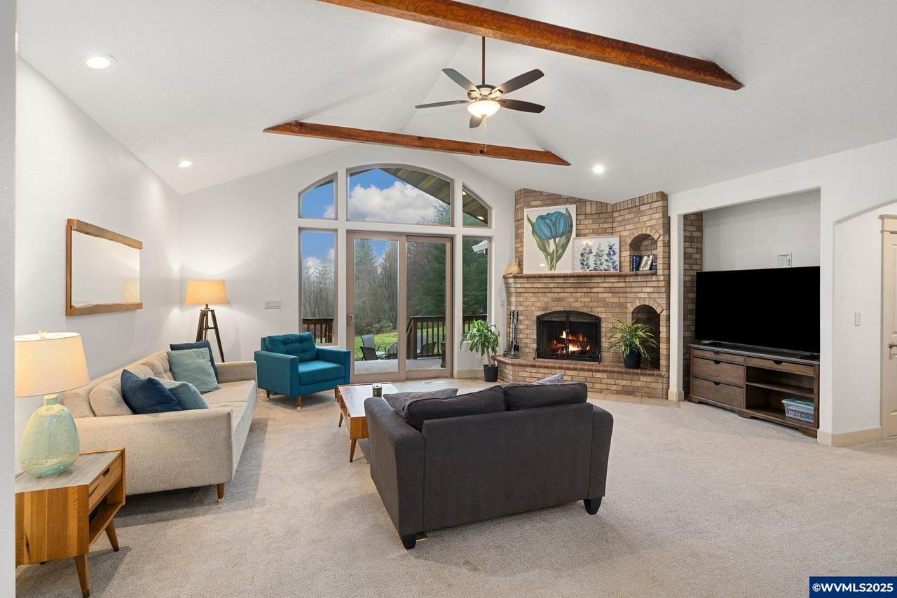 https://bt-photos.global.ssl.fastly.net/salem/1280_boomver_3_835169-2.jpg