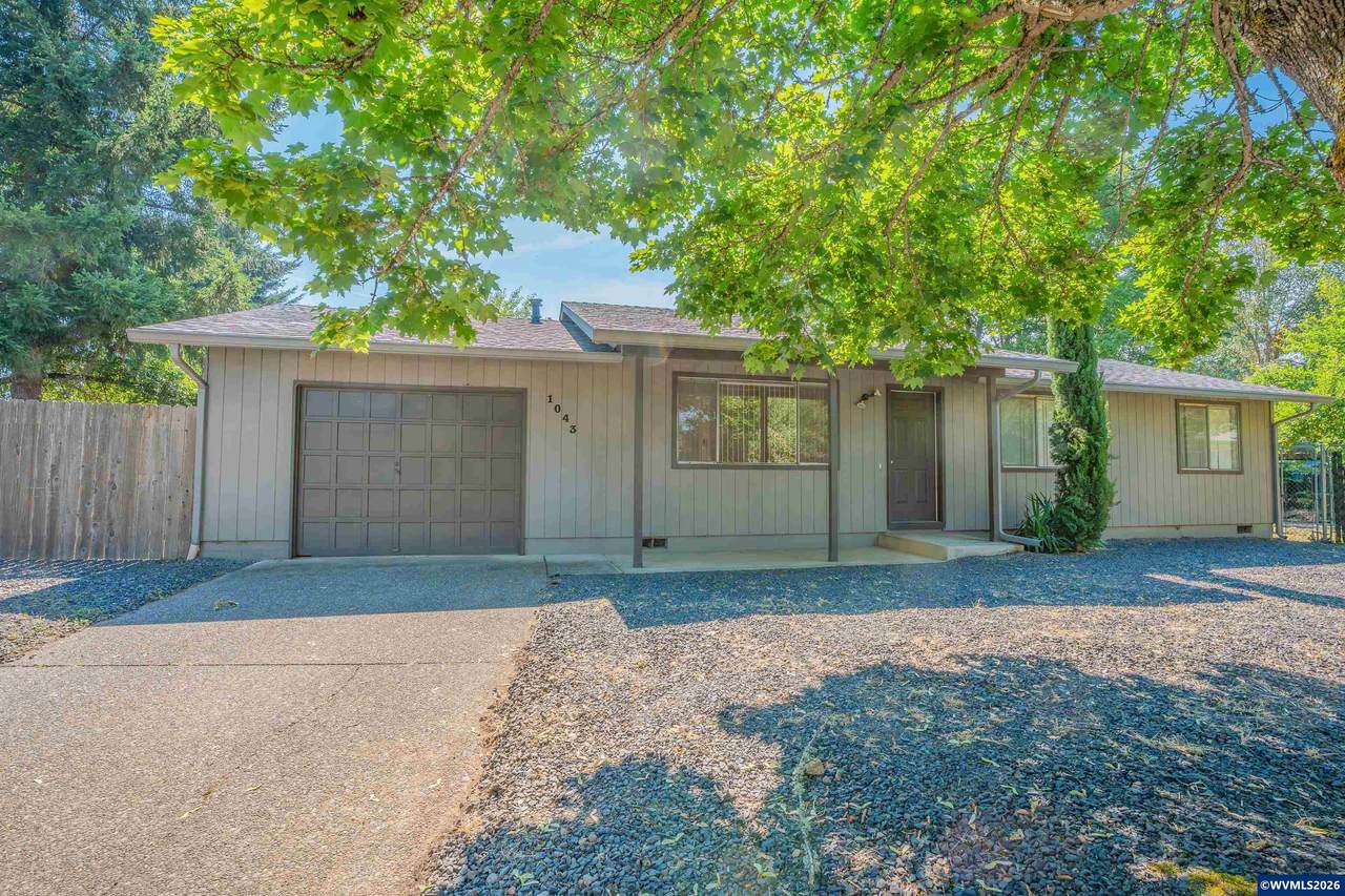 1043 26th Ct - Photo 1