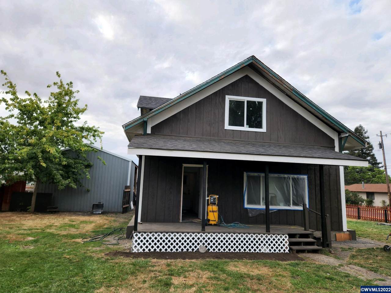 1031 Oak St - Photo 1