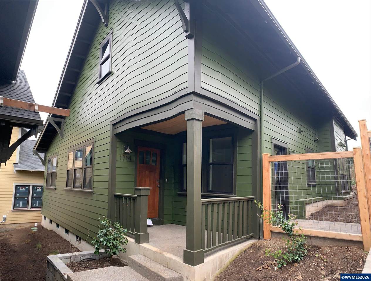 1714 Strong Rd - Photo 1