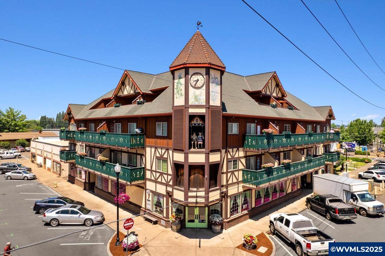 190 Charles - Photo 1