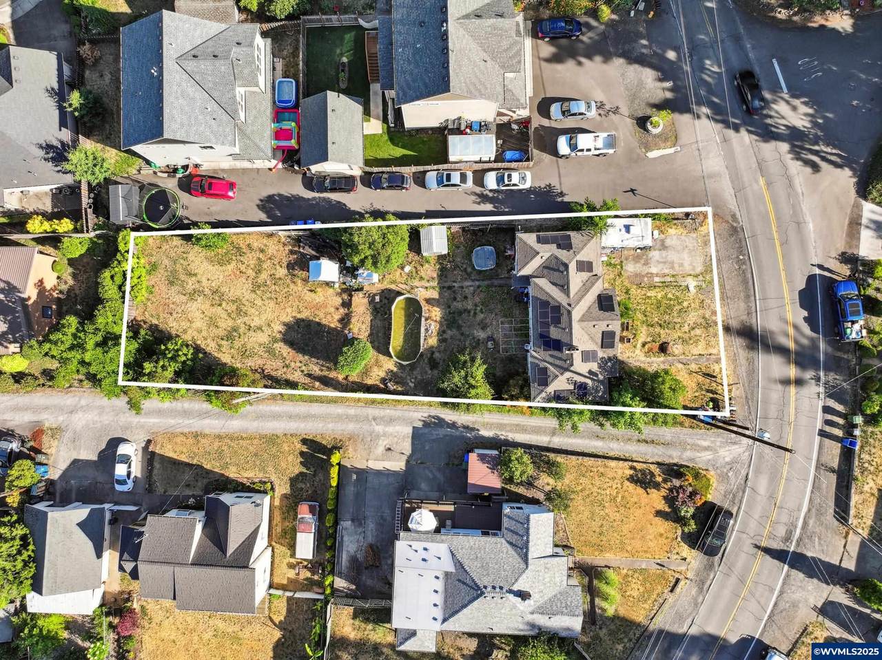 1082 Cascade Dr - Photo 1