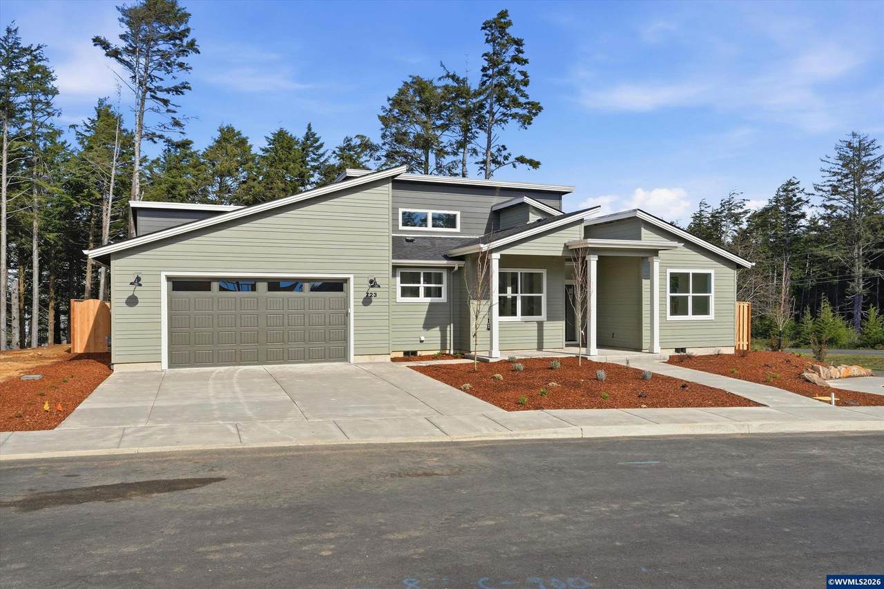 723 42nd Pl - Photo 1