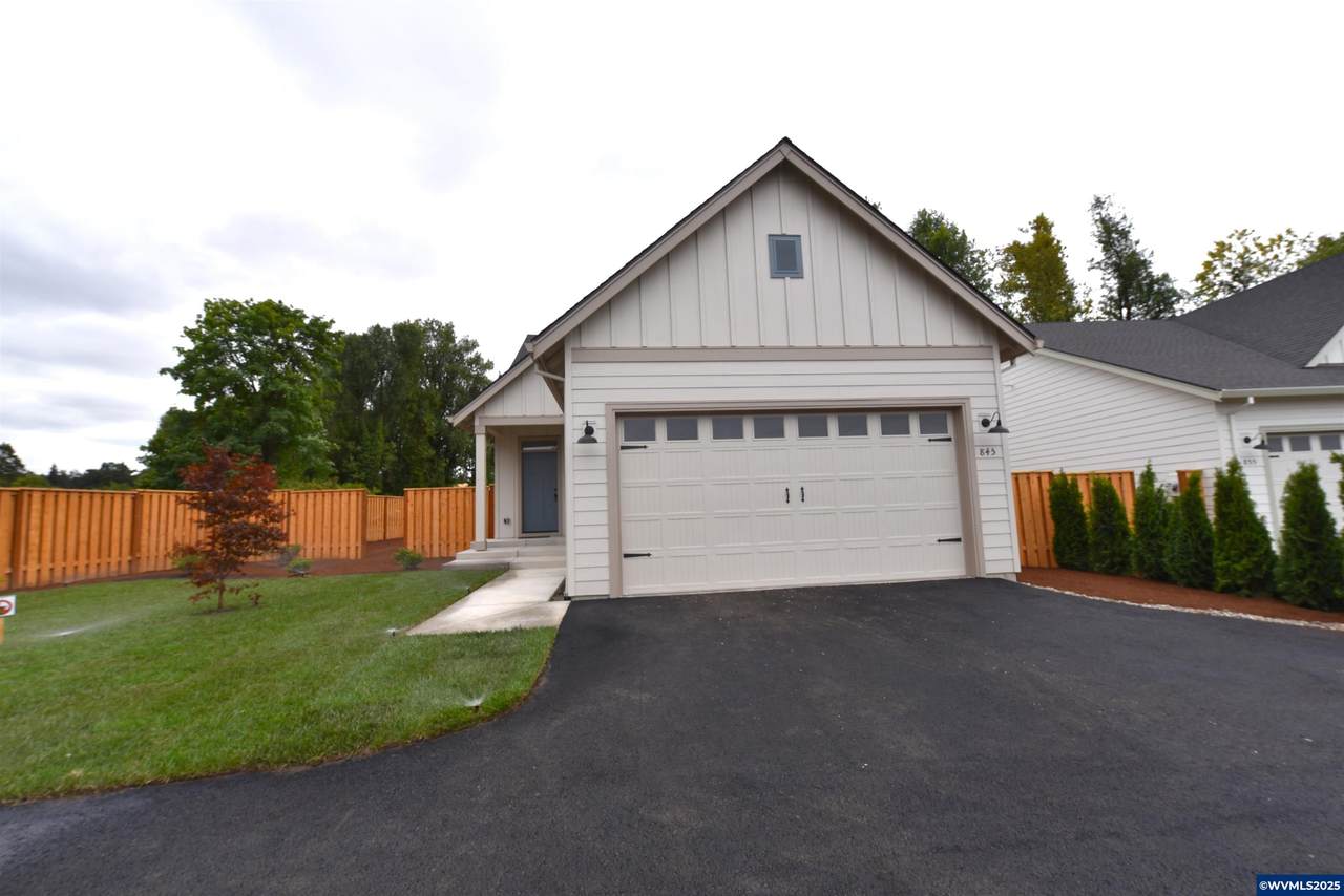 845 Oakleaf Wy - Photo 1