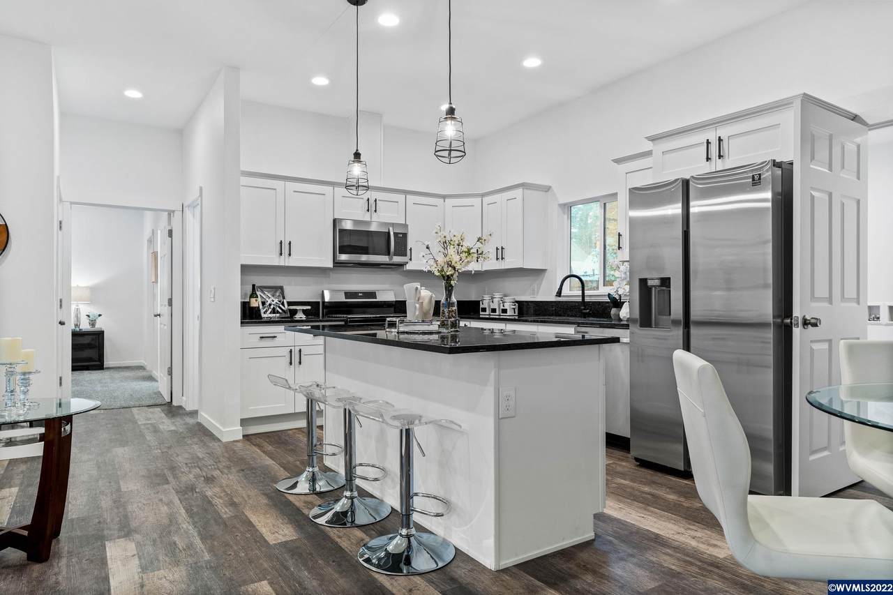 264 7th St - Photo 1