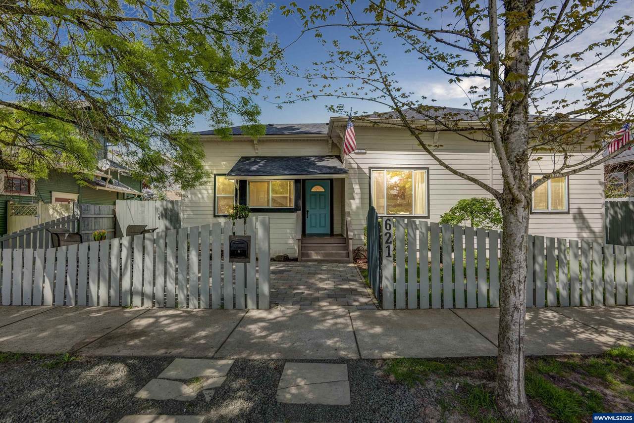 621 4th Av - Photo 1