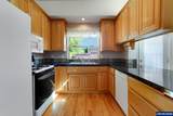 340 College St - Photo 10