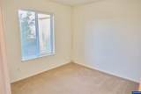 2412 Meadows Dr - Photo 25
