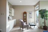 918 Hazeltine Av - Photo 13