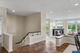 918 Hazeltine Av - Photo 36