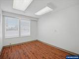 950 Uglow - Photo 21