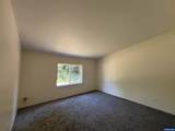 390 Montgomery St - Photo 16
