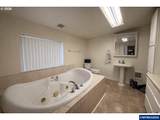 1203 Oak St - Photo 16