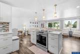 1709 Springhill Dr - Photo 4