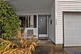 1115 Queen - Photo 2