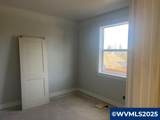739 Jordan Elizabeth Av - Photo 3