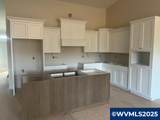 739 Jordan Elizabeth Av - Photo 5