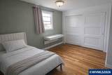 2042 Summit Av - Photo 10