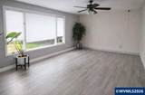 2042 Summit Av - Photo 4