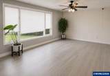 2042 Summit Av - Photo 4