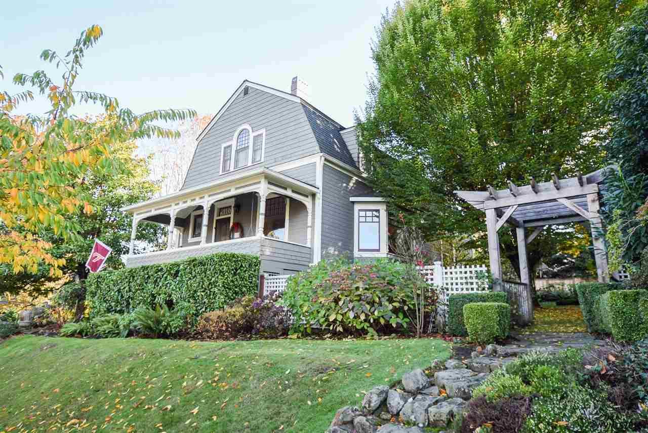 310 Lincoln St - Photo 1