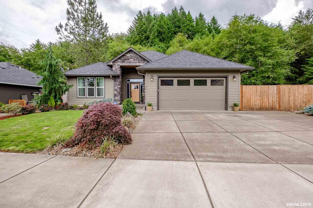 183 10th Av - Photo 1