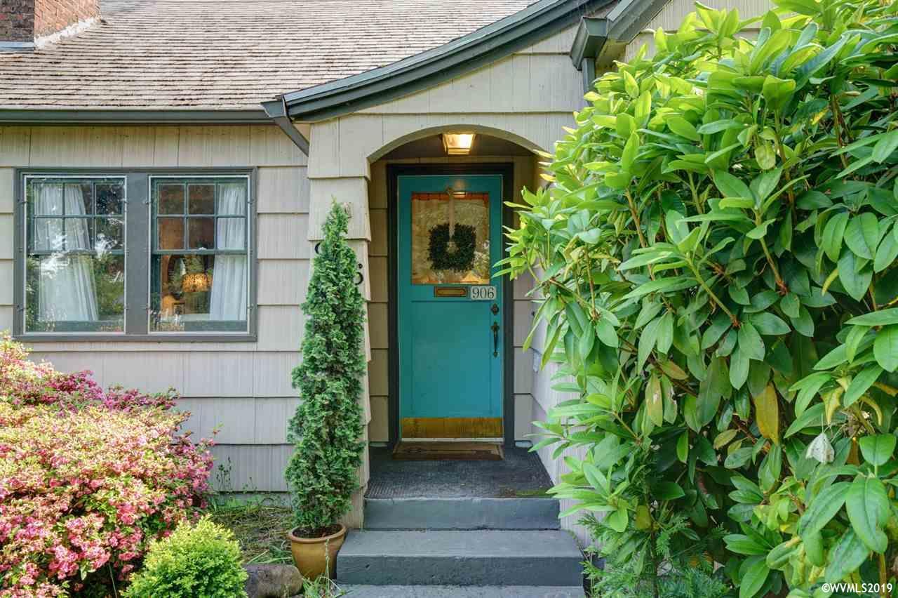 906 11th Av - Photo 1