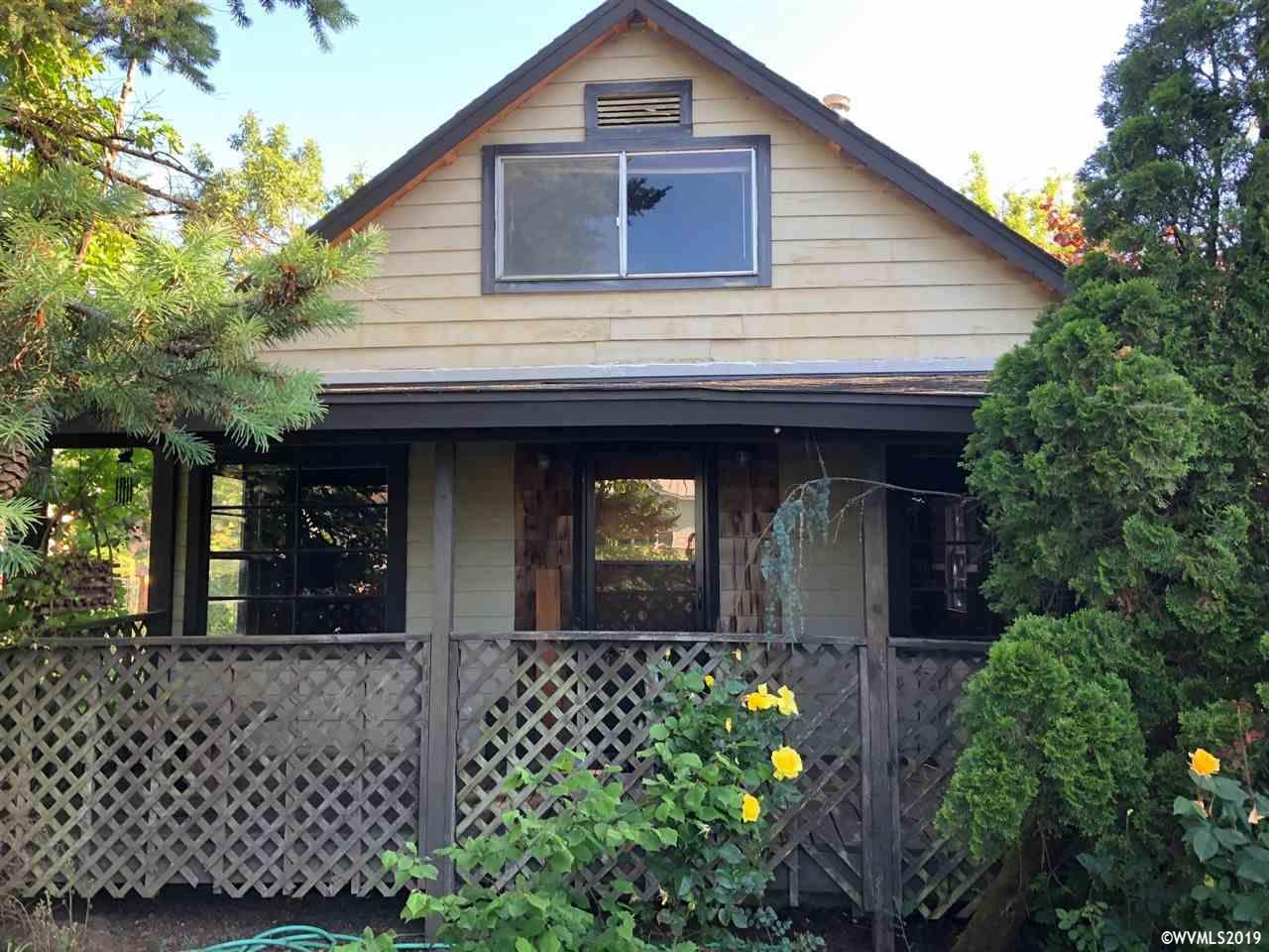 1631 Pioneer St - Photo 1